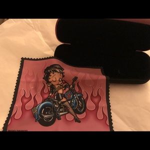 NWOT Betty Boop soft glasses case with cloth.